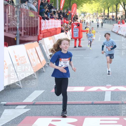 27.04.2024 - Das Zehntel Lena Gebhardt http://msf.ph/oto/6128141 27.04.2024 08:49:26 Ziel 1452, 2222, 2317, 2352, 2663, 2848, 3177, 3382, 3402, 3465 meine-sportfotos.de