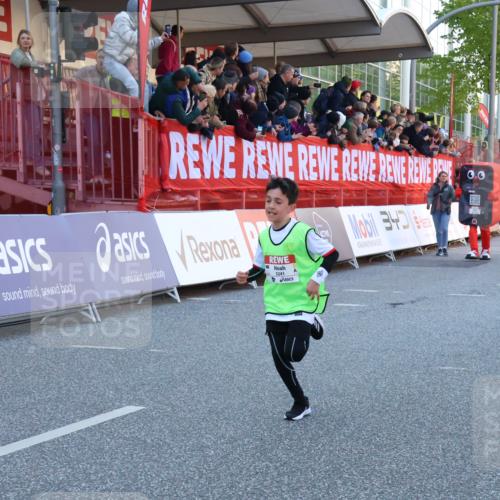 27.04.2024 - Das Zehntel Strokosch-Dieckow http://msf.ph/oto/6128155 27.04.2024 08:50:19 Ziel 1326, 3169, 3238, 3241, 3453, 3764, 3784, 3819 meine-sportfotos.de