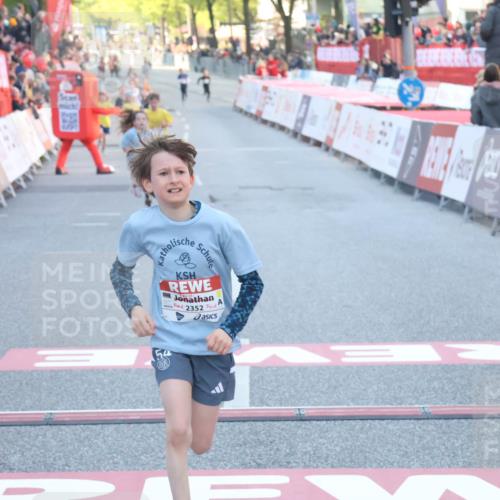 27.04.2024 - Das Zehntel Lena Gebhardt http://msf.ph/oto/6128305 27.04.2024 08:49:28 Ziel 1252, 2317, 2352, 2848, 3177, 3382, 3402, 3465 meine-sportfotos.de