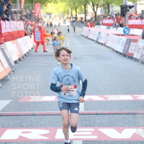 27.04.2024 - Das Zehntel Lena Gebhardt http://msf.ph/oto/6128320 27.04.2024 08:49:28 Ziel 1252, 2317, 2352, 2848, 3177, 3382, 3402, 3465 meine-sportfotos.de