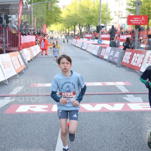 27.04.2024 - Das Zehntel Lena Gebhardt http://msf.ph/oto/6128359 27.04.2024 08:49:29 Ziel 1252, 2317, 2352, 2848, 3382, 3402, 3465 meine-sportfotos.de
