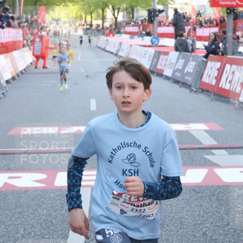 27.04.2024 - Das Zehntel Lena Gebhardt http://msf.ph/oto/6128389 27.04.2024 08:49:29 Ziel 1252, 2317, 2352, 2848, 3382, 3402, 3465 meine-sportfotos.de