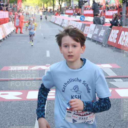 27.04.2024 - Das Zehntel Lena Gebhardt http://msf.ph/oto/6128402 27.04.2024 08:49:29 Ziel 1252, 2317, 2352, 2848, 3382, 3402, 3465 meine-sportfotos.de