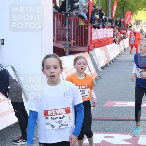 27.04.2024 - Das Zehntel Lena Gebhardt http://msf.ph/oto/6129507 27.04.2024 08:49:46 Ziel 1480, 1491, 2355, 3173, 3443, 3657 meine-sportfotos.de