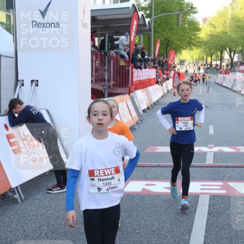 27.04.2024 - Das Zehntel Lena Gebhardt http://msf.ph/oto/6129533 27.04.2024 08:49:46 Ziel 1480, 1491, 2355, 3173, 3443, 3657 meine-sportfotos.de