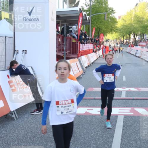 27.04.2024 - Das Zehntel Lena Gebhardt http://msf.ph/oto/6129553 27.04.2024 08:49:46 Ziel 1480, 1491, 2355, 3173, 3443, 3657 meine-sportfotos.de