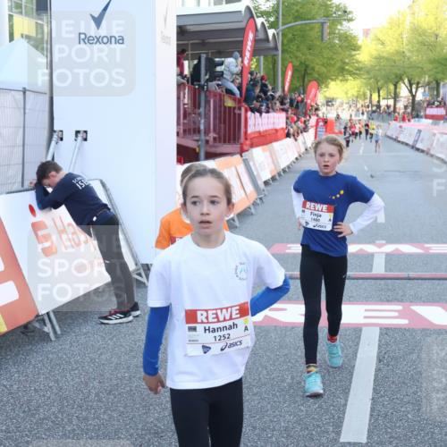 27.04.2024 - Das Zehntel Lena Gebhardt http://msf.ph/oto/6129573 27.04.2024 08:49:46 Ziel 1480, 1491, 2355, 3173, 3443, 3657 meine-sportfotos.de