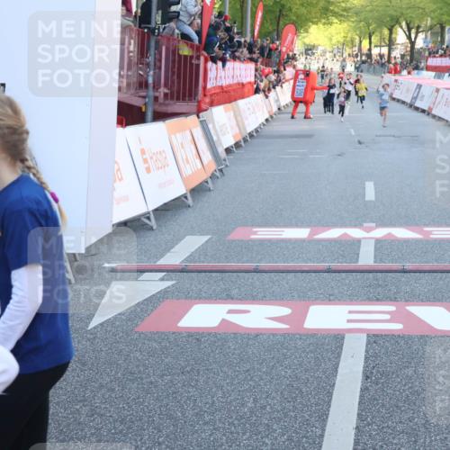 27.04.2024 - Das Zehntel Lena Gebhardt http://msf.ph/oto/6129725 27.04.2024 08:49:49 Ziel 1491, 1498, 2355, 2805, 2839, 3173, 3443, 3783, 3924 meine-sportfotos.de