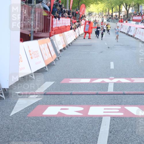 27.04.2024 - Das Zehntel Lena Gebhardt http://msf.ph/oto/6129739 27.04.2024 08:49:49 Ziel 1491, 1498, 2355, 2805, 2839, 3173, 3443, 3783, 3924 meine-sportfotos.de