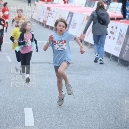27.04.2024 - Das Zehntel Lena Gebhardt http://msf.ph/oto/6129787 27.04.2024 08:49:55 Ziel 1491, 1498, 1935, 2264, 2355, 2599, 2805, 2839, 3173, 3443, 3703, 3783, 3924 meine-sportfotos.de