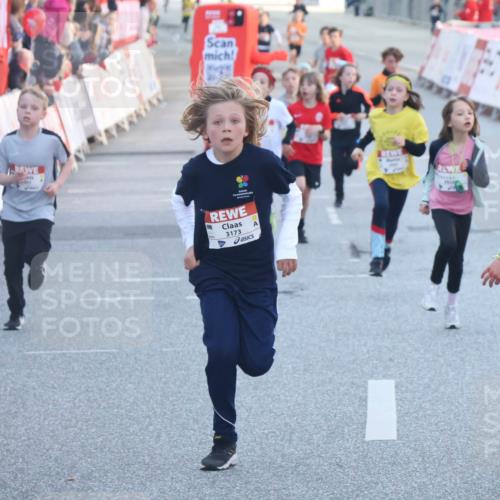 27.04.2024 - Das Zehntel Lena Gebhardt http://msf.ph/oto/6129835 27.04.2024 08:49:56 Ziel 1491, 1498, 1935, 2264, 2355, 2599, 2805, 2839, 3173, 3443, 3703, 3783, 3924 meine-sportfotos.de