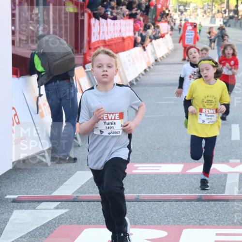 27.04.2024 - Das Zehntel Lena Gebhardt http://msf.ph/oto/6130079 27.04.2024 08:50:00 Ziel 1491, 1498, 1935, 2264, 2599, 2805, 2839, 3443, 3703, 3783, 3924 meine-sportfotos.de