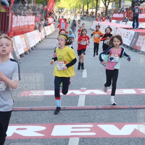 27.04.2024 - Das Zehntel Lena Gebhardt http://msf.ph/oto/6130094 27.04.2024 08:50:00 Ziel 1491, 1498, 1935, 2264, 2599, 2805, 2839, 3443, 3703, 3783, 3924 meine-sportfotos.de