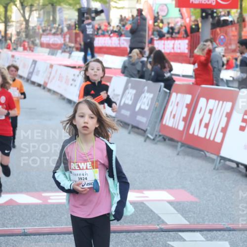 27.04.2024 - Das Zehntel Lena Gebhardt http://msf.ph/oto/6130260 27.04.2024 08:50:02 Ziel 1498, 1935, 2264, 2599, 2805, 2839, 3619, 3703, 3783, 3924 meine-sportfotos.de