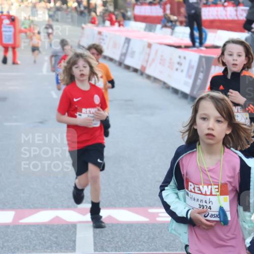 27.04.2024 - Das Zehntel Lena Gebhardt http://msf.ph/oto/6130292 27.04.2024 08:50:02 Ziel 1498, 1935, 2264, 2599, 2805, 2839, 3619, 3703, 3783, 3924 meine-sportfotos.de