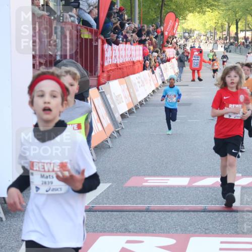 27.04.2024 - Das Zehntel Lena Gebhardt http://msf.ph/oto/6130343 27.04.2024 08:50:03 Ziel 1498, 1935, 2264, 2599, 2805, 2839, 3619, 3703, 3783 meine-sportfotos.de