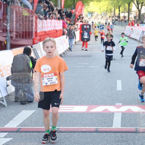 27.04.2024 - Das Zehntel Lena Gebhardt http://msf.ph/oto/6131130 27.04.2024 08:50:17 Ziel 1326, 3169, 3238, 3241, 3453, 3619, 3764, 3784, 3819 meine-sportfotos.de