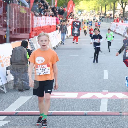 27.04.2024 - Das Zehntel Lena Gebhardt http://msf.ph/oto/6131140 27.04.2024 08:50:17 Ziel 1326, 3169, 3238, 3241, 3453, 3619, 3764, 3784, 3819 meine-sportfotos.de