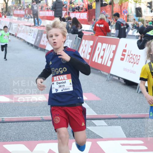 27.04.2024 - Das Zehntel Lena Gebhardt http://msf.ph/oto/6131218 27.04.2024 08:50:18 Ziel 1326, 3169, 3238, 3241, 3453, 3764, 3784, 3819 meine-sportfotos.de