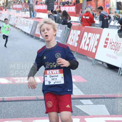 27.04.2024 - Das Zehntel Lena Gebhardt http://msf.ph/oto/6131232 27.04.2024 08:50:18 Ziel 1326, 3169, 3238, 3241, 3453, 3764, 3784, 3819 meine-sportfotos.de