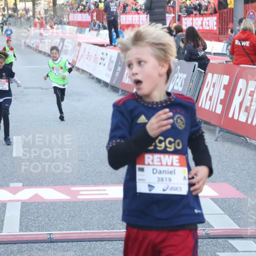 27.04.2024 - Das Zehntel Lena Gebhardt http://msf.ph/oto/6131270 27.04.2024 08:50:18 Ziel 1326, 3169, 3238, 3241, 3453, 3764, 3784, 3819 meine-sportfotos.de