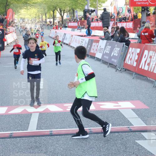 27.04.2024 - Das Zehntel Lena Gebhardt http://msf.ph/oto/6131381 27.04.2024 08:50:22 Ziel 2167, 3169, 3238, 3241, 3453, 3704, 3764, 3778, 3784 meine-sportfotos.de