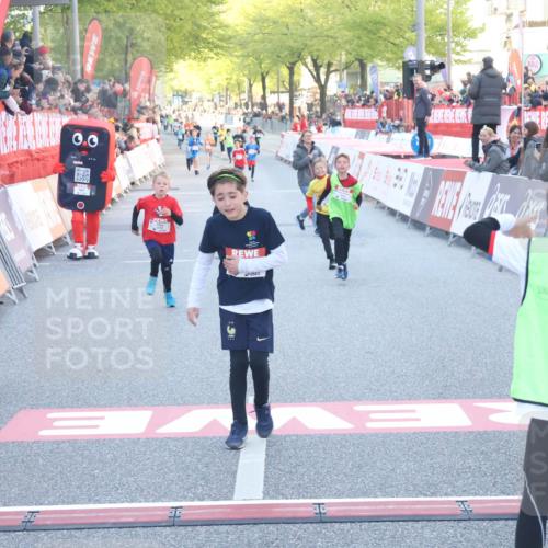 27.04.2024 - Das Zehntel Lena Gebhardt http://msf.ph/oto/6131421 27.04.2024 08:50:23 Ziel 2167, 3169, 3238, 3241, 3453, 3704, 3764, 3769, 3778, 3784 meine-sportfotos.de