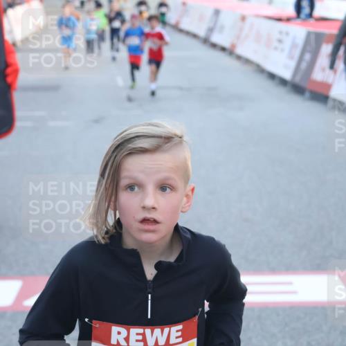 27.04.2024 - Das Zehntel Lena Gebhardt http://msf.ph/oto/6131743 27.04.2024 08:50:28 Ziel 2014, 2167, 3141, 3156, 3238, 3641, 3704, 3769, 3778, 3784, 3846 meine-sportfotos.de