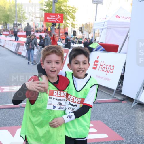 27.04.2024 - Das Zehntel Lena Gebhardt http://msf.ph/oto/6131760 27.04.2024 08:50:29 Ziel 2014, 2167, 3141, 3156, 3641, 3704, 3769, 3778, 3846 meine-sportfotos.de