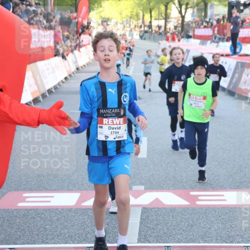 27.04.2024 - Das Zehntel Lena Gebhardt http://msf.ph/oto/6132191 27.04.2024 08:50:36 Ziel 1233, 2014, 2596, 2792, 3043, 3141, 3155, 3156, 3472, 3641, 3704, 3769, 3846 meine-sportfotos.de