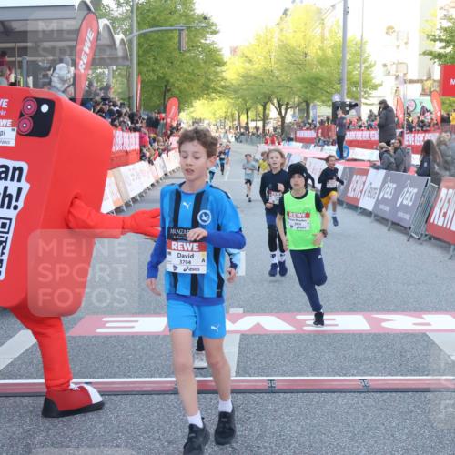 27.04.2024 - Das Zehntel Lena Gebhardt http://msf.ph/oto/6132219 27.04.2024 08:50:36 Ziel 1233, 2014, 2596, 2792, 3043, 3141, 3155, 3156, 3472, 3641, 3704, 3769, 3846 meine-sportfotos.de