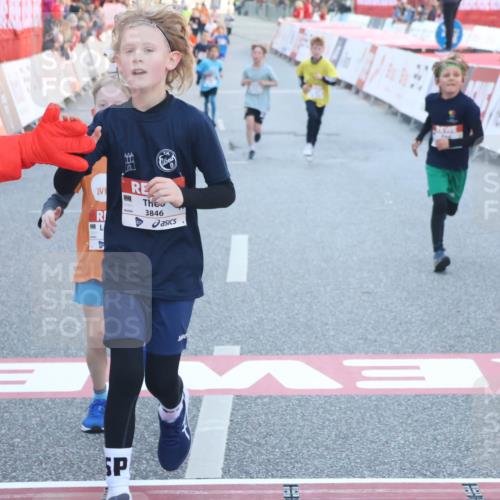 27.04.2024 - Das Zehntel Lena Gebhardt http://msf.ph/oto/6132353 27.04.2024 08:50:39 Ziel 1233, 2014, 2596, 2792, 3043, 3141, 3155, 3156, 3472, 3480, 3641, 3709, 3775, 3794, 3846 meine-sportfotos.de