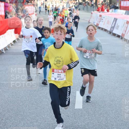 27.04.2024 - Das Zehntel Lena Gebhardt http://msf.ph/oto/6132673 27.04.2024 08:50:43 Ziel 1233, 1553, 1707, 1929, 2596, 2792, 3043, 3152, 3155, 3472, 3480, 3709, 3775, 3794 meine-sportfotos.de
