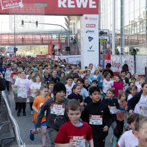 27.04.2024 - Das Zehntel Michael Strokosch http://msf.ph/oto/6142147 27.04.2024 08:30:24 Laufen 42, 145, 10, 16, 1103, 851, 600, 1, 10, 4, 2145, 1221, 2832, 3144, 2857 meine-sportfotos.de