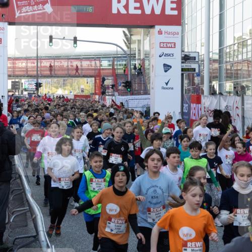 27.04.2024 - Das Zehntel Michael Strokosch http://msf.ph/oto/6142159 27.04.2024 08:30:25 Laufen 42, 145, 10, 4, 21451, 16, 2951, 3248, 3821, 3700, 2346, 600, 15, 4, 2145, 3170, 144 meine-sportfotos.de