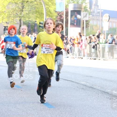 27.04.2024 - Das Zehntel Strokosch-Dieckow http://msf.ph/oto/6159610 27.04.2024 08:50:39 Laufen 1098, 1488, 1848, 1913, 1934, 2160, 2164, 2307, 2369, 2831, 2949, 3027, 3164, 3432, 3451, 3607, 3614, 3620, 3632, 3858 meine-sportfotos.de