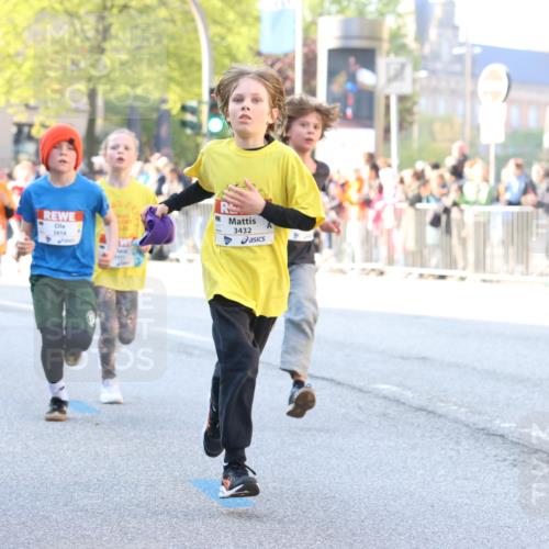 27.04.2024 - Das Zehntel Strokosch-Dieckow http://msf.ph/oto/6159619 27.04.2024 08:50:39 Laufen 1098, 1488, 1848, 1913, 1934, 2160, 2164, 2307, 2369, 2831, 2949, 3027, 3164, 3432, 3451, 3607, 3614, 3620, 3632, 3858 meine-sportfotos.de