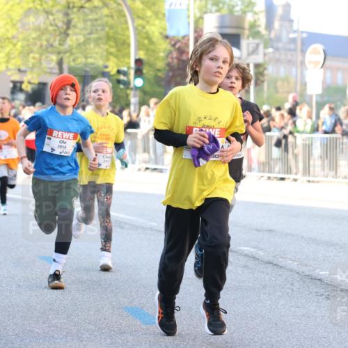 27.04.2024 - Das Zehntel Strokosch-Dieckow http://msf.ph/oto/6159635 27.04.2024 08:50:39 Laufen 1098, 1488, 1848, 1913, 1934, 2160, 2164, 2307, 2369, 2831, 2949, 3027, 3164, 3432, 3451, 3607, 3614, 3620, 3632, 3858 meine-sportfotos.de
