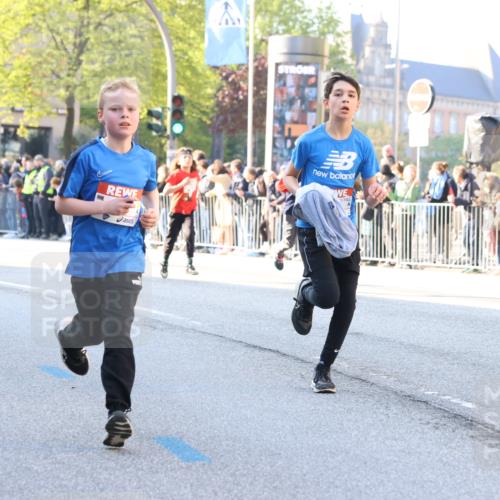 27.04.2024 - Das Zehntel Strokosch-Dieckow http://msf.ph/oto/6159688 27.04.2024 08:50:32 Laufen 1098, 1471, 1488, 1490, 2018, 2580, 2825, 2831, 3164, 3432, 3451, 3620, 3632, 3838, 3858 meine-sportfotos.de