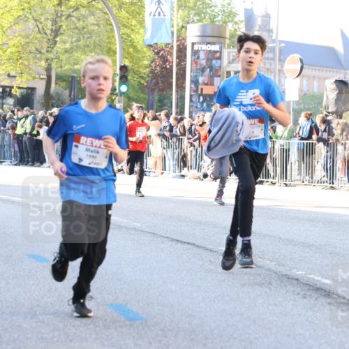 27.04.2024 - Das Zehntel Strokosch-Dieckow http://msf.ph/oto/6159696 27.04.2024 08:50:32 Laufen 1098, 1471, 1488, 1490, 2018, 2580, 2825, 2831, 3164, 3432, 3451, 3620, 3632, 3838, 3858 meine-sportfotos.de