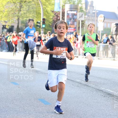 27.04.2024 - Das Zehntel Strokosch-Dieckow http://msf.ph/oto/6159721 27.04.2024 08:50:31 Laufen 1098, 1471, 1488, 1490, 1866, 2018, 2580, 2825, 2831, 3164, 3432, 3451, 3455, 3460, 3620, 3838, 3858 meine-sportfotos.de