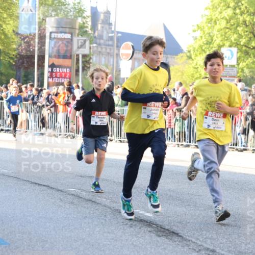 27.04.2024 - Das Zehntel Strokosch-Dieckow http://msf.ph/oto/6159790 27.04.2024 08:50:27 Laufen 1098, 1471, 1490, 1866, 2018, 2345, 2580, 2825, 2831, 3455, 3460, 3838 meine-sportfotos.de
