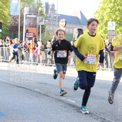 27.04.2024 - Das Zehntel Strokosch-Dieckow http://msf.ph/oto/6159803 27.04.2024 08:50:27 Laufen 1098, 1471, 1490, 1866, 2018, 2345, 2580, 2825, 2831, 3455, 3460, 3838 meine-sportfotos.de