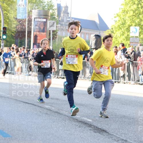 27.04.2024 - Das Zehntel Strokosch-Dieckow http://msf.ph/oto/6159814 27.04.2024 08:50:27 Laufen 1098, 1471, 1490, 1866, 2018, 2345, 2580, 2825, 2831, 3455, 3460, 3838 meine-sportfotos.de
