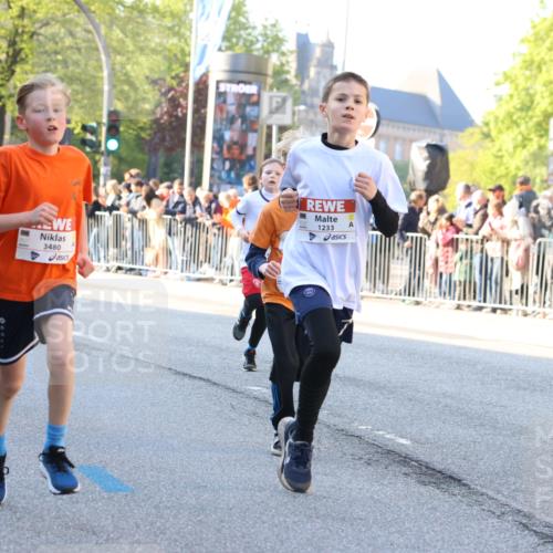 27.04.2024 - Das Zehntel Strokosch-Dieckow http://msf.ph/oto/6160164 27.04.2024 08:49:58 Laufen 1230, 1233, 1553, 1661, 1707, 2354, 3152, 3155, 3480, 3709, 3775, 3794, 3833 meine-sportfotos.de