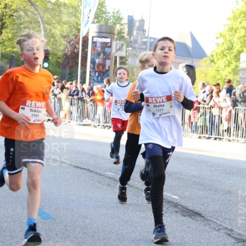 27.04.2024 - Das Zehntel Strokosch-Dieckow http://msf.ph/oto/6160180 27.04.2024 08:49:58 Laufen 1230, 1233, 1553, 1661, 1707, 2354, 3152, 3155, 3480, 3709, 3775, 3794, 3833 meine-sportfotos.de