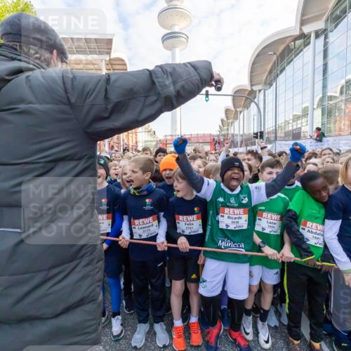 27.04.2024 - Das Zehntel Michael Strokosch http://msf.ph/oto/6174472 27.04.2024 08:16:14 Allgemein zum Event 3145, 3175, 3161, 3038, 1650, 1661, 3173, 3156 meine-sportfotos.de