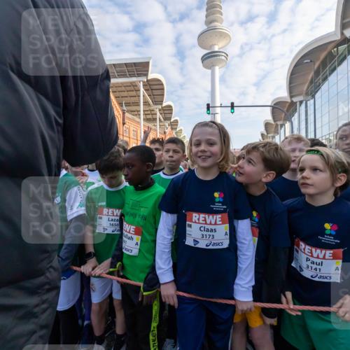 27.04.2024 - Das Zehntel Michael Strokosch http://msf.ph/oto/6174761 27.04.2024 08:17:07 Allgemein zum Event 1650, 3173, 3141, 62 meine-sportfotos.de