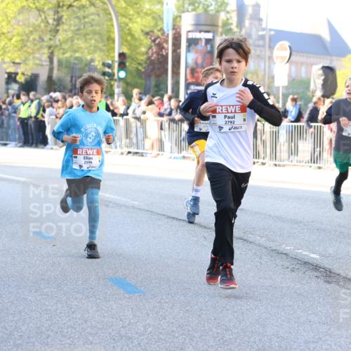 27.04.2024 - Das Zehntel Strokosch-Dieckow http://msf.ph/oto/6209312 27.04.2024 08:49:50 Laufen 1233, 1707, 2014, 2354, 2596, 2792, 3043, 3141, 3155, 3156, 3472, 3480, 3709, 3775, 3794 meine-sportfotos.de