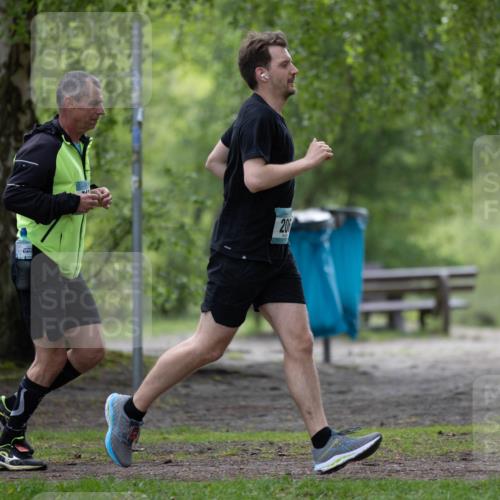 05.05.2024 - 7. Wedeler Halbmarathon Michael Strokosch http://msf.ph/oto/6220931 05.05.2024 10:42:36 Laufen 20 meine-sportfotos.de
